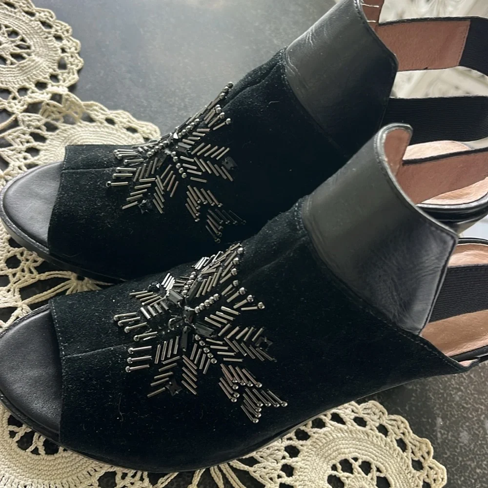 Donald J Pliner Womens Khloe Heels Sz 9 Black Suede Beaded Sling Back Open Toe